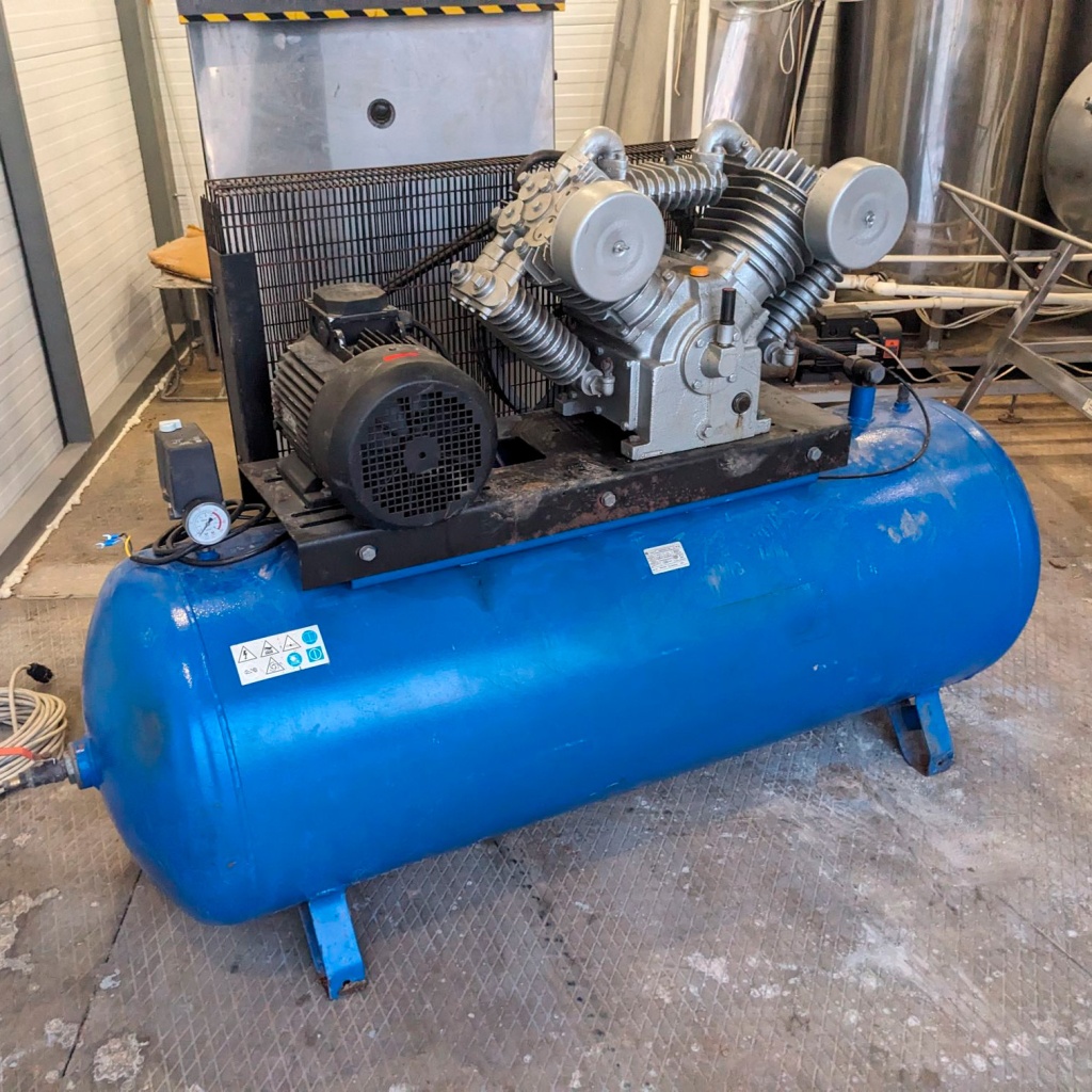 Поршневой компрессор.jpg